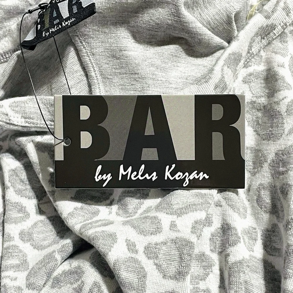 BAR by Melis Kozan Womens M Top Animal Print Long Sleeve Soft Gray MSRP $110 NWT - Picture 8 of 12